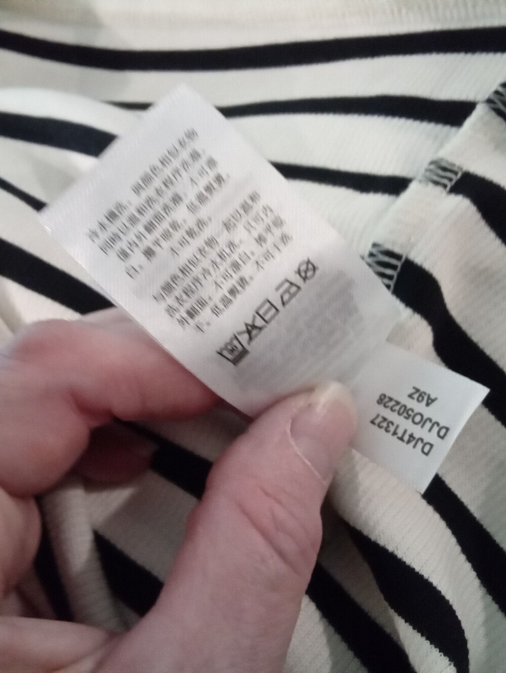 NWT DKNY Jeans SzXL Black & Off White Strip Ribbed V-Neck Henley Wardrobe Staple